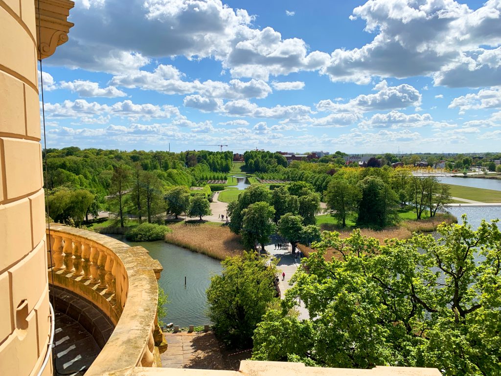 Blick vom Dach des Schweriner Schlosses auf den Schlossgarten