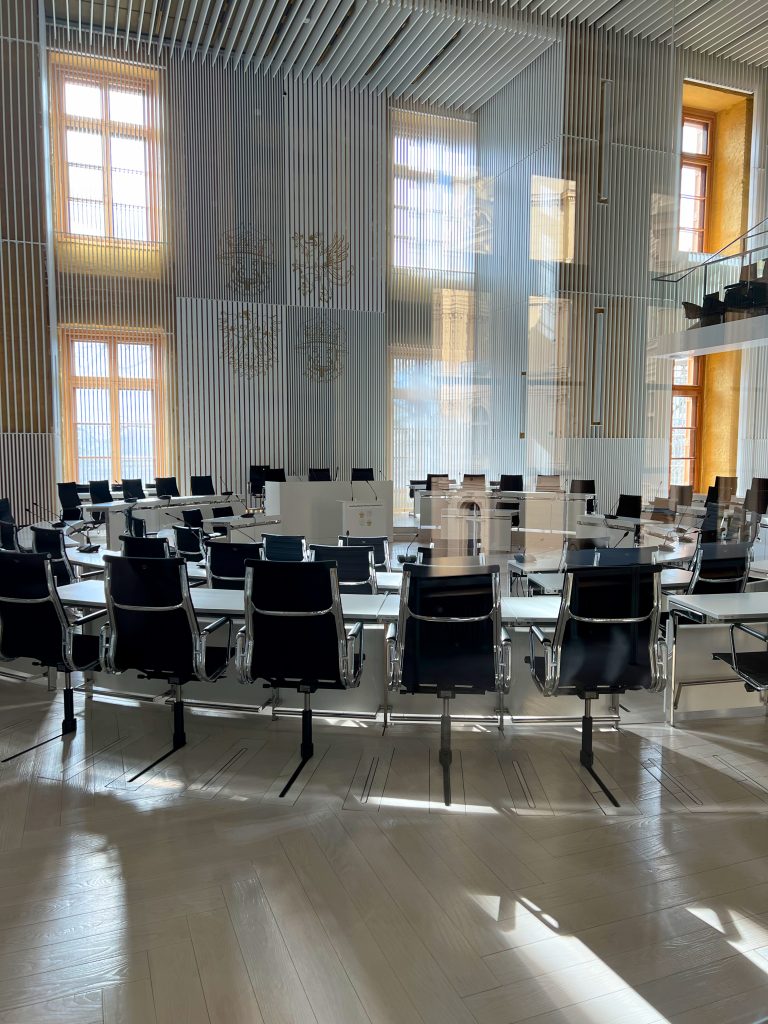 Plenarsaal des Landtages im Schweriner Schloss
