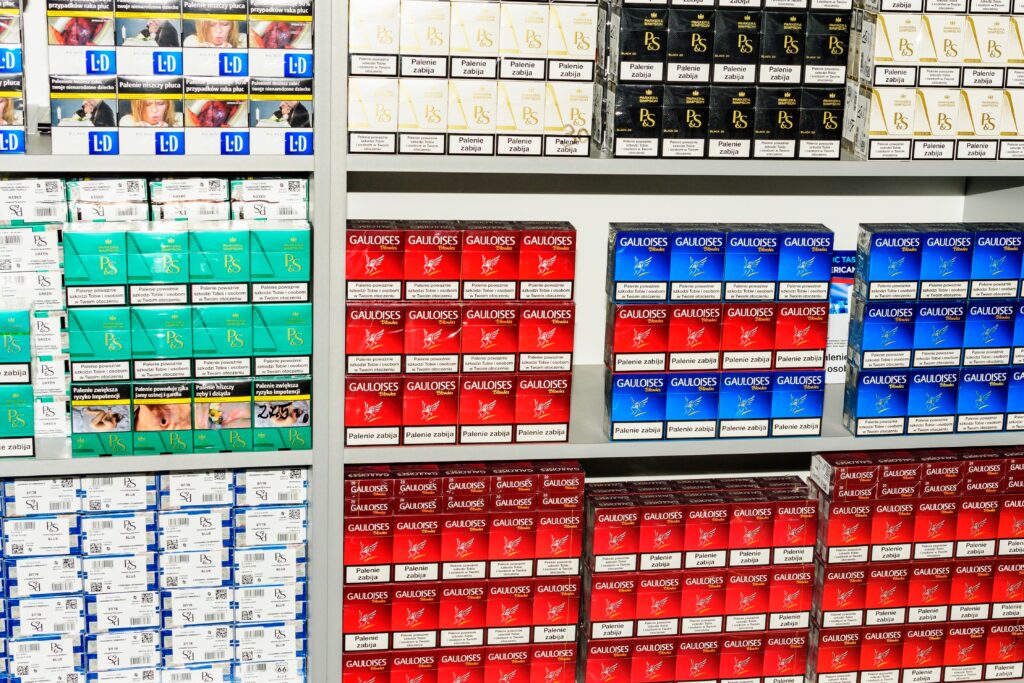 Zigaretten verschiedener Marken auf einem polnischen Markt